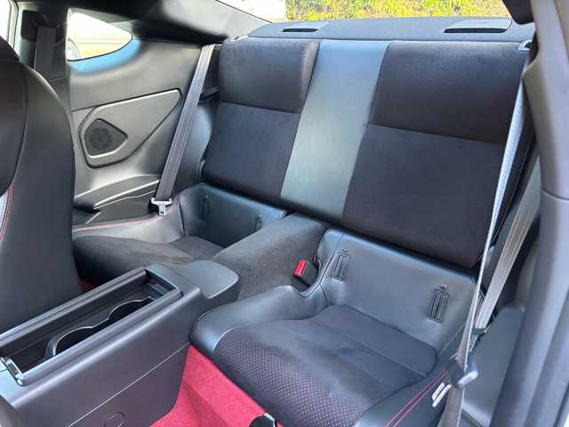 トヨタ ＧＲ８６ RZ 福岡県 2024(令6)年 0.7万km クリスタルホワイトパール 純正ナビ/Bluetooth/TV(フルセグ）/AM/FM/USB/iPod/SD/DISC/ハンズフリー/クルーズコントロール/オートライト/電動格納ミラー/横すべり/プリクラッシュ/レーン逸脱警報システム/シートヒーター（D/N)/レーンキープアシスト/プッシュスタート