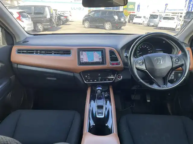 ホンダ ヴェゼル ハイブリッド X 長崎県 2014(平26)年 12.5万km ルーセブラックM (株)IDOMが運営する【じしゃロン長崎店】の自社ローン対象車両になります。こちらは現金ご利用時の価格です。自社ローンご希望の方は別途その旨お申付け下さい。/・プッシュスタート/・純正ナビ/・フルセグテレビ/・ブルートゥース/・バックカメラ/・ドライブレコーダー/・シートヒーター/・パドルシフト/・クルーズコントロール/・純正アルミホイル/・ETC/・ドアバイザー