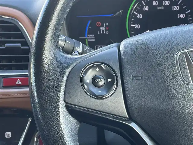 ホンダ ヴェゼル ハイブリッド X 長崎県 2014(平26)年 12.5万km ルーセブラックM (株)IDOMが運営する【じしゃロン長崎店】の自社ローン対象車両になります。こちらは現金ご利用時の価格です。自社ローンご希望の方は別途その旨お申付け下さい。/・プッシュスタート/・純正ナビ/・フルセグテレビ/・ブルートゥース/・バックカメラ/・ドライブレコーダー/・シートヒーター/・パドルシフト/・クルーズコントロール/・純正アルミホイル/・ETC/・ドアバイザー