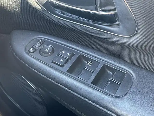 ホンダ ヴェゼル ハイブリッド X 長崎県 2014(平26)年 12.5万km ルーセブラックM (株)IDOMが運営する【じしゃロン長崎店】の自社ローン対象車両になります。こちらは現金ご利用時の価格です。自社ローンご希望の方は別途その旨お申付け下さい。/・プッシュスタート/・純正ナビ/・フルセグテレビ/・ブルートゥース/・バックカメラ/・ドライブレコーダー/・シートヒーター/・パドルシフト/・クルーズコントロール/・純正アルミホイル/・ETC/・ドアバイザー