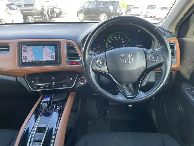 ホンダ ヴェゼル ハイブリッド X 長崎県 2014(平26)年 12.5万km ルーセブラックM (株)IDOMが運営する【じしゃロン長崎店】の自社ローン対象車両になります。こちらは現金ご利用時の価格です。自社ローンご希望の方は別途その旨お申付け下さい。/・プッシュスタート/・純正ナビ/・フルセグテレビ/・ブルートゥース/・バックカメラ/・ドライブレコーダー/・シートヒーター/・パドルシフト/・クルーズコントロール/・純正アルミホイル/・ETC/・ドアバイザー