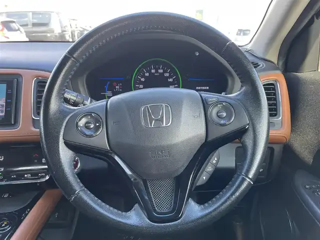 ホンダ ヴェゼル ハイブリッド X 長崎県 2014(平26)年 12.5万km ルーセブラックM (株)IDOMが運営する【じしゃロン長崎店】の自社ローン対象車両になります。こちらは現金ご利用時の価格です。自社ローンご希望の方は別途その旨お申付け下さい。/・プッシュスタート/・純正ナビ/・フルセグテレビ/・ブルートゥース/・バックカメラ/・ドライブレコーダー/・シートヒーター/・パドルシフト/・クルーズコントロール/・純正アルミホイル/・ETC/・ドアバイザー