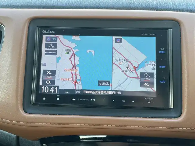 ホンダ ヴェゼル ハイブリッド X 長崎県 2014(平26)年 12.5万km ルーセブラックM (株)IDOMが運営する【じしゃロン長崎店】の自社ローン対象車両になります。こちらは現金ご利用時の価格です。自社ローンご希望の方は別途その旨お申付け下さい。/・プッシュスタート/・純正ナビ/・フルセグテレビ/・ブルートゥース/・バックカメラ/・ドライブレコーダー/・シートヒーター/・パドルシフト/・クルーズコントロール/・純正アルミホイル/・ETC/・ドアバイザー