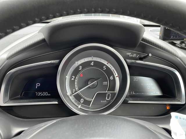 マツダ デミオ XD ツーリング 道東・釧路十勝 2015(平27)年 7.4万km メテオグレーマイカ ・４ＷＤ/・マツダコネクトナビ/(CD/DVD.BT.FM/AM.USB.AUX)/・社外レーダー/・横滑り防止/・ビルトインETC/・クルーズコントロール/・ブラインドスポットモニター/・ヘッドアップディスプレイ/・衝突軽減ブレーキ/・LEDヘッドライト/・フォグライト/・スマートキー