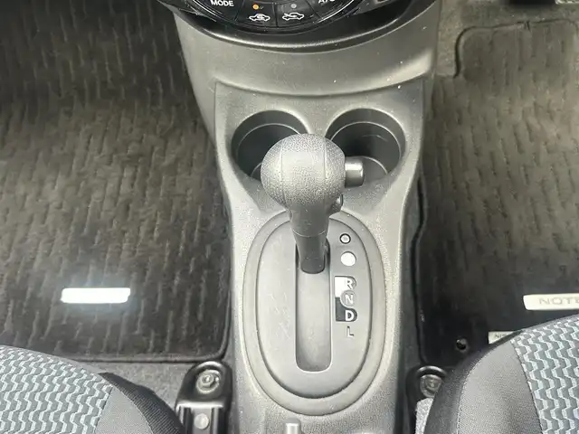 日産 ノート XVセレ +セーフ 愛知県 2015(平27)年 5万km ラディアントレッド 純正SDナビ　/レーンキープアシスト　/アラウンドビューモニター　/コーナーセンサー　/バックカメラ　/スマートキー　/自動防眩ミラー　/AAC/ETC