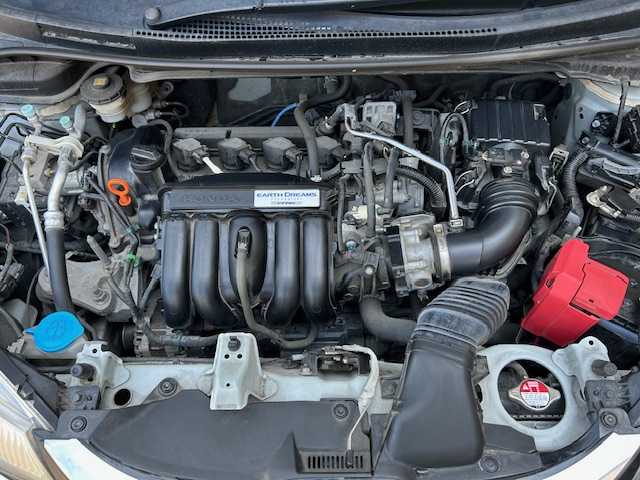 ホンダ フィット 13G Sパッケージ 道東・釧路十勝 2016(平28)年 7.4万km プレミアムホワイトパールⅡ ４WD/純正インターナビ(VXM-165VFi）/CD/DVD/BT/MSV/フルセグTV/バックカメラ /純正エンジンスターター/純正ドライブレコーダー/ETC/衝突軽減ブレーキ( CTBA)/LEDヘッドライト/カーテンエアバック/スペアキー有り