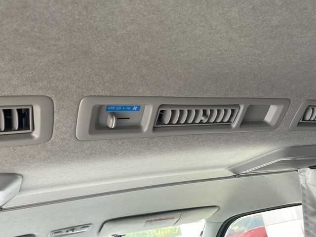 トヨタ ハイエース GL 福岡県 2012(平24)年 6.7万km ホワイト Panasonic製ナビ（CN-MW240D）/（AM/FM/CD/DVD/ワンセグTV）/片側スライドドア/ETC/後付けカーテン/電動格納ミラー/AC100V/ドアバイザー/オートライト/ABS/社外15インチアルミホイール/スペアキー×１/保証書/取扱説明書