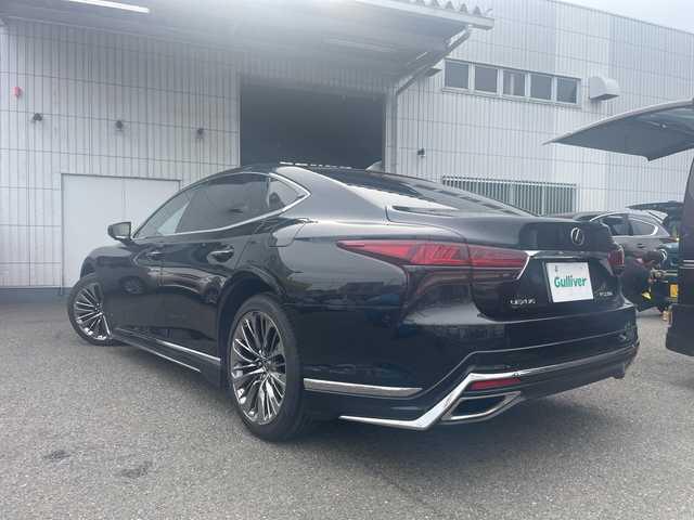 レクサス ＬＳ 500 バージョンL 神奈川県 2022(令4)年 3.2万km グラファイトブラックガラスフレーク １２．３インチ純正メモリーナビ/フルセグＴＶ/Bluetooth/CD/DVD再生機能/AUX/本革シート/パワーシート/Mark Levinson/シートヒーター/エアシート/オットマン/レクサスセーフティシステム/クルコン追従有/レーンキープアシスト/ＢＳＭ/ＨＵＤ/アラウンドビューモニター/禁煙/ドライブレコーダー/３眼ＬＥＤヘッドライト/オートライト/オートマチックハイビーム/デジタルインナーミラー/電動格納ウィンカーミラー/電動サンシェード/電動リアゲート/ナノイー/純正AW20インチ/Wサイドエアバッグ/ワンオーナー