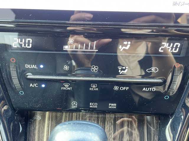 トヨタ ハリアー エレガンス 福岡県 2015(平27)年 15.3万km ブラック ＡＬＰＩＮＥ製ナビ【ＥＸ９－ＨＡ】/　Ｂｌｕｅｔｏｏｔｈ／フルセグＴＶ／ＣＤ／ＤＶＤ／ラジオ　/運転席パワーシート　/ハーフレザーシート　/バックカメラ　/ＭＴモード付ＡＴ車　/カーテンエアバッグ/ロクサーニ製20インチアルミホイール/スマートキー/プッシュスタート/フロアマット/横滑り防止装置/オートライト/保証書/取扱説明書