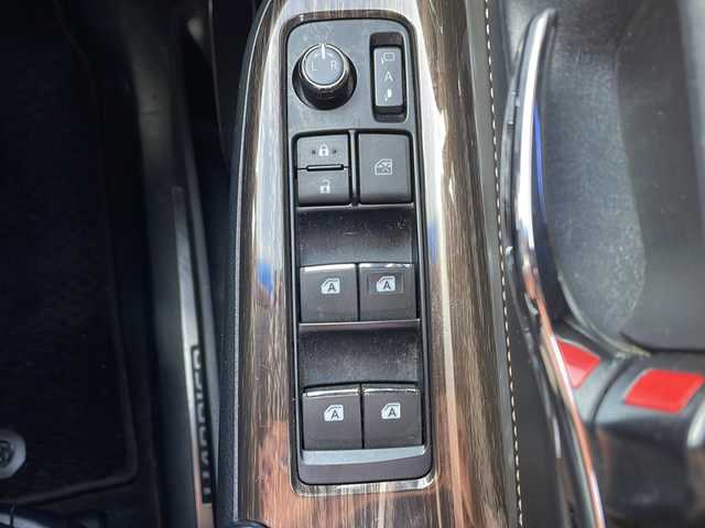 トヨタ ハリアー エレガンス 福岡県 2015(平27)年 15.3万km ブラック ＡＬＰＩＮＥ製ナビ【ＥＸ９－ＨＡ】/　Ｂｌｕｅｔｏｏｔｈ／フルセグＴＶ／ＣＤ／ＤＶＤ／ラジオ　/運転席パワーシート　/ハーフレザーシート　/バックカメラ　/ＭＴモード付ＡＴ車　/カーテンエアバッグ/ロクサーニ製20インチアルミホイール/スマートキー/プッシュスタート/フロアマット/横滑り防止装置/オートライト/保証書/取扱説明書