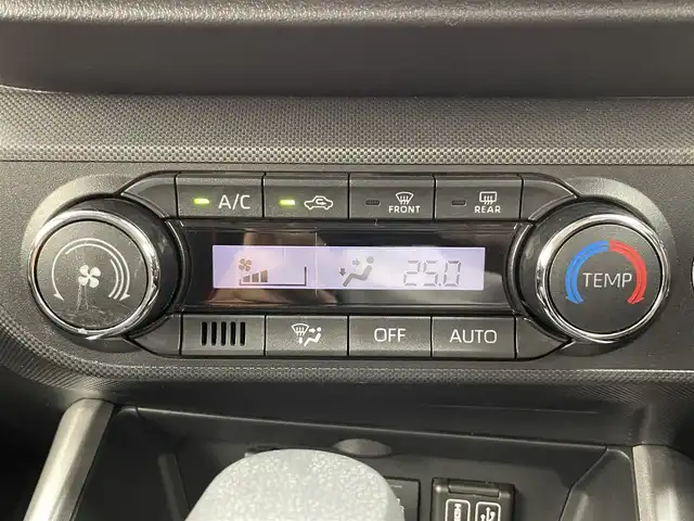 トヨタ ライズ G 富山県 2022(令4)年 3.5万km ファイアークォーツレッドM 純正9型ディスプレイオーディオ/（AM/FM/BT/USB/HDMI/フルセグ）/バックカメラ/ドライブレコーダー/ETC/シートヒーター/衝突被害軽減システム/コーナーセンサー/横滑り防止装置/アイドリングストップ/純正アルミホイール/純正フロアマット/オートLEDライト/オートマチックハイビーム/ステアリングスイッチ/電動格納ミラー/スマートキー/スペアキー
