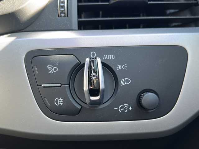 アウディ Ａ４ 2．0TFSI 栃木県 2016(平28)年 4.7万km 白 MMIナビ（Multi Media Interface）/Bluetooth/TV/CD/DVD/AUX/ドライブレコーダー/ETC/アウディプレセンスシティ/アダプティブクルーズコントロール/トラフィックジャムアシスト/アウディアクティブレーンアシスト/アウディサイドアシスト/リアビューカメラ/パーキングアシスト/電動パーキング/オートオールド/パドルシフト/電動パワーバックドア/ルーフレール/ウィンカーミラー/LEDヘッドライト/プッシュスタート/スマートキー(スペアキー有)