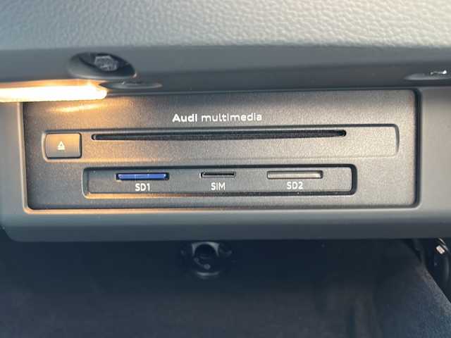 アウディ Ａ４ 2．0TFSI 栃木県 2016(平28)年 4.7万km 白 MMIナビ（Multi Media Interface）/Bluetooth/TV/CD/DVD/AUX/ドライブレコーダー/ETC/アウディプレセンスシティ/アダプティブクルーズコントロール/トラフィックジャムアシスト/アウディアクティブレーンアシスト/アウディサイドアシスト/リアビューカメラ/パーキングアシスト/電動パーキング/オートオールド/パドルシフト/電動パワーバックドア/ルーフレール/ウィンカーミラー/LEDヘッドライト/プッシュスタート/スマートキー(スペアキー有)