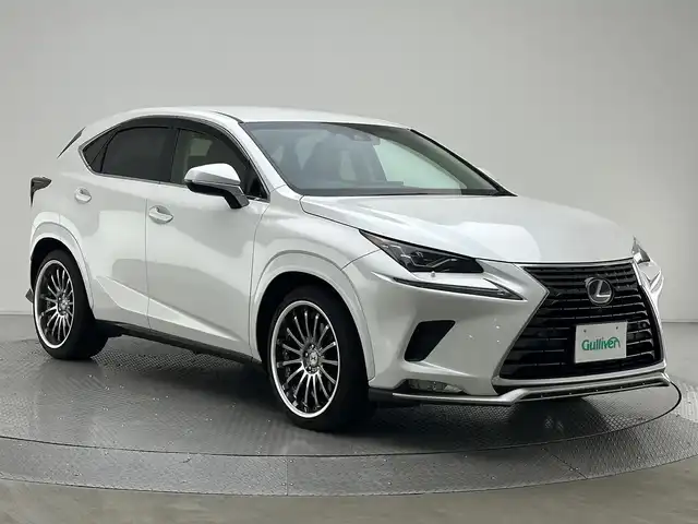 レクサス ＮＸ 300 バージョンL 兵庫県 2018(平30)年 7万km ソニッククォーツ 純正メモリナビ(CD/DVD/SD/Bluetooth/フルセグ)/バックカメラ/社外20インチアルミホイール/ダウンサス/コーナーセンサー/レザーシート/パワーシート/シートヒーター/エアシート/ステアリングヒーター/パワーバックドア/パドルシフト/前後ドライブレコーダー/純正フロアマット/オートライト/LEDヘッドライト/LEDフォグライト/ビルトインETC/ブラインドスポットモニター/追従型クルーズコントロール/アイドリングストップ/スペアキー/カードキー