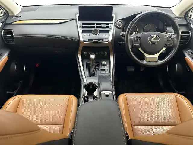 レクサス ＮＸ 300 バージョンL 兵庫県 2018(平30)年 7万km ソニッククォーツ 純正メモリナビ(CD/DVD/SD/Bluetooth/フルセグ)/バックカメラ/社外20インチアルミホイール/ダウンサス/コーナーセンサー/レザーシート/パワーシート/シートヒーター/エアシート/ステアリングヒーター/パワーバックドア/パドルシフト/前後ドライブレコーダー/純正フロアマット/オートライト/LEDヘッドライト/LEDフォグライト/ビルトインETC/ブラインドスポットモニター/追従型クルーズコントロール/アイドリングストップ/スペアキー/カードキー