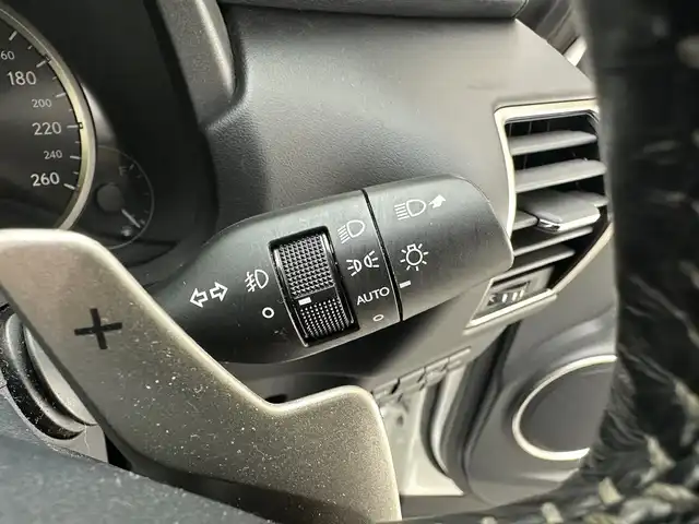 レクサス ＮＸ 300 バージョンL 兵庫県 2018(平30)年 7万km ソニッククォーツ 純正メモリナビ(CD/DVD/SD/Bluetooth/フルセグ)/バックカメラ/社外20インチアルミホイール/ダウンサス/コーナーセンサー/レザーシート/パワーシート/シートヒーター/エアシート/ステアリングヒーター/パワーバックドア/パドルシフト/前後ドライブレコーダー/純正フロアマット/オートライト/LEDヘッドライト/LEDフォグライト/ビルトインETC/ブラインドスポットモニター/追従型クルーズコントロール/アイドリングストップ/スペアキー/カードキー