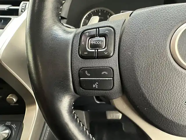 レクサス ＮＸ 300 バージョンL 兵庫県 2018(平30)年 7万km ソニッククォーツ 純正メモリナビ(CD/DVD/SD/Bluetooth/フルセグ)/バックカメラ/社外20インチアルミホイール/ダウンサス/コーナーセンサー/レザーシート/パワーシート/シートヒーター/エアシート/ステアリングヒーター/パワーバックドア/パドルシフト/前後ドライブレコーダー/純正フロアマット/オートライト/LEDヘッドライト/LEDフォグライト/ビルトインETC/ブラインドスポットモニター/追従型クルーズコントロール/アイドリングストップ/スペアキー/カードキー