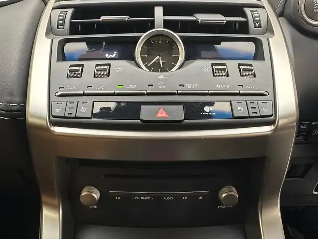 レクサス ＮＸ 300 バージョンL 兵庫県 2018(平30)年 7万km ソニッククォーツ 純正メモリナビ(CD/DVD/SD/Bluetooth/フルセグ)/バックカメラ/社外20インチアルミホイール/ダウンサス/コーナーセンサー/レザーシート/パワーシート/シートヒーター/エアシート/ステアリングヒーター/パワーバックドア/パドルシフト/前後ドライブレコーダー/純正フロアマット/オートライト/LEDヘッドライト/LEDフォグライト/ビルトインETC/ブラインドスポットモニター/追従型クルーズコントロール/アイドリングストップ/スペアキー/カードキー