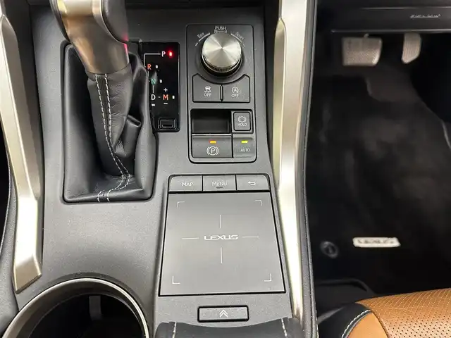 レクサス ＮＸ 300 バージョンL 兵庫県 2018(平30)年 7万km ソニッククォーツ 純正メモリナビ(CD/DVD/SD/Bluetooth/フルセグ)/バックカメラ/社外20インチアルミホイール/ダウンサス/コーナーセンサー/レザーシート/パワーシート/シートヒーター/エアシート/ステアリングヒーター/パワーバックドア/パドルシフト/前後ドライブレコーダー/純正フロアマット/オートライト/LEDヘッドライト/LEDフォグライト/ビルトインETC/ブラインドスポットモニター/追従型クルーズコントロール/アイドリングストップ/スペアキー/カードキー