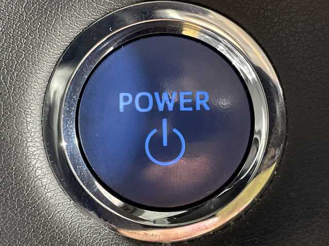 トヨタ クラウン ハイブリッド RS アドバンス 福岡県 2019(令1)年 4万km プレシャスブラックパール 禁煙車/サンルーフ/純正ナビゲーション/フルセグテレビ/全方位モニター/ドライブレコーダー前後/LEDヘッドライト/ハンドルヒーター/ブラインドスポットモニター/パワーシート/パーキングアシスト/ステアリングスイッチ/シートヒーター/シートクーラー/スマートキー/プッシュスタートエンジン