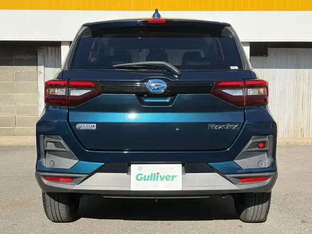 ダイハツ ロッキー プレミアム G HEV 三重県 2021(令3)年 2.6万km レーザーブルークリスタルシャイン 走行距離25540ｋｍ/スマートアシスト/　・衝突警報機能（対車両・対歩行者）/　・衝突回避支援ブレーキ機能（対車両・対歩行者）/　・ブレーキ制御付誤発進抑制機能（前方・後方）/　・車線逸脱警報機能/　・車線逸脱抑制制御機能/　・路側逸脱警報機能/　・全車速追従機能付ＡＣＣ/純正９型ナビ/　・Bluetooth/　・フルセグＴＶ/　・ＤＶＤ再生/　・ＣＤ録音/　・ＵＳＢ/全方位モニター/スマートキーｘ２/プッシュスタート/ドライブレコーダー（ナビ連動）/クリアランスソナー/ハーフレザーシート/前席シートヒーター/革巻きステアリング/ステアリングスイッチ/ＬＥＤヘッドライト/ＬＥＤフォグライト/リアフォグライト/オートライト/オートリトラクタブルミラー/ウィンカーミラー/ビルトインETC/フロアマット/プライバシーガラス/ドアバイザー/横滑り防止機能/サイド/カーテンエアバック