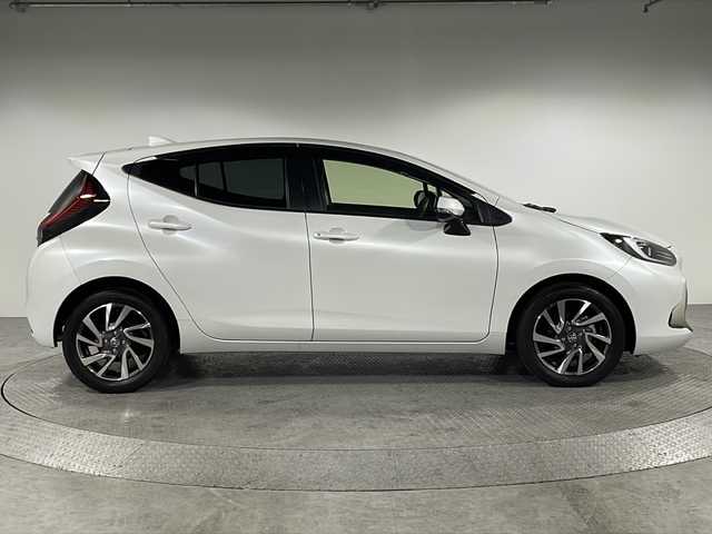 トヨタ アクア Z 香川県 2021(令3)年 3.3万km プラチナホワイトパールマイカ 純正10.5ディスプレイオーディオ/（AM＆FM＆Bluetooth＆Miracast）/ナビ＆TVキットなし/トヨタセーフティセンス/・プリクラッシュセーフティ/・レーントレーシングアシスト/・レーダークルーズコントロール/・オートマチックハイビーム/・ロードサインアシスト/バックカメラ/AC１００V/ビルトインETC/nanoeX/LEDオートライト/フォグランプ/純正16AW/プッシュスタート/EVモード/充電用USB端子（type‐C）＆通信用USB端子/ドライブモードスイッチ