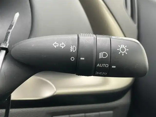トヨタ アクア Z 香川県 2021(令3)年 3.3万km プラチナホワイトパールマイカ 登録時走行距離：32374km/メーカー純正10.5型ナビ/バックカメラ/ビルトインETC/プリクラッシュセーフティシステム/レーダークルーズコントロール　/前後コーナーセンサー/ＬＥＤオートライト/オートハイビーム　/フォグランプ　/ＡＣ１００Ｖ充電　/電格ウィンカーミラー　/純正16インチアルミホイール/プッシュスタート/スマートキー/ステアリングリモコン　/革巻きステアリング　