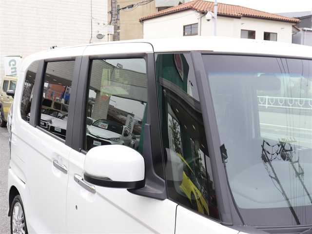 ホンダ Ｎ ＢＯＸ カスタム L ターボ 神奈川県 2023(令5)年 1万km プラチナホワイトパール ホンダセンシング（安全運転支援システム）/両側パワースライドドア/LEDヘッドランプ/：オートヘッドライト/：LEDフロントフォグランプ/純正15インチアルミホイール/ハーフシェイドフロントウィンドウ/：ロールサンシェード/パドルシフト/シートヒーター（前席）/ーーーーーーーーーーーーーーーーーーーーーーー/保証書/取扱説明書/ナビ取説/スペアスマートキー×1本