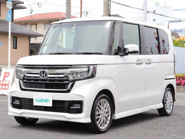 ホンダ Ｎ ＢＯＸ カスタム L ターボ 神奈川県 2023(令5)年 1万km プラチナホワイトパール ホンダセンシング（安全運転支援システム）/両側パワースライドドア/LEDヘッドランプ/：オートヘッドライト/：LEDフロントフォグランプ/純正15インチアルミホイール/ハーフシェイドフロントウィンドウ/：ロールサンシェード/パドルシフト/シートヒーター（前席）/ーーーーーーーーーーーーーーーーーーーーーーー/保証書/取扱説明書/ナビ取説/スペアスマートキー×1本