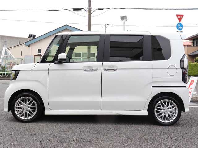 ホンダ Ｎ ＢＯＸ カスタム L ターボ 神奈川県 2023(令5)年 1万km プラチナホワイトパール ホンダセンシング（安全運転支援システム）/両側パワースライドドア/LEDヘッドランプ/：オートヘッドライト/：LEDフロントフォグランプ/純正15インチアルミホイール/ハーフシェイドフロントウィンドウ/：ロールサンシェード/パドルシフト/シートヒーター（前席）/ーーーーーーーーーーーーーーーーーーーーーーー/保証書/取扱説明書/ナビ取説/スペアスマートキー×1本