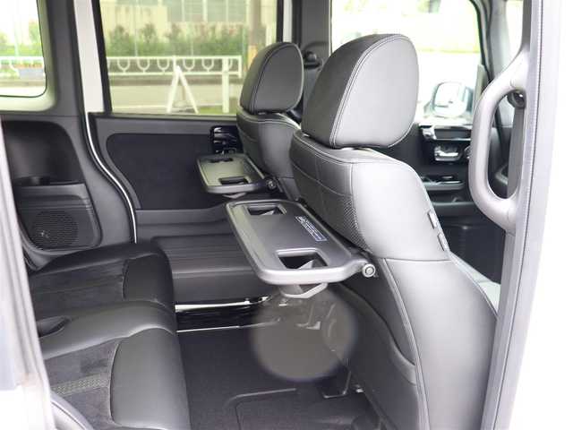 ホンダ Ｎ ＢＯＸ カスタム L ターボ 神奈川県 2023(令5)年 1万km プラチナホワイトパール ホンダセンシング（安全運転支援システム）/両側パワースライドドア/LEDヘッドランプ/：オートヘッドライト/：LEDフロントフォグランプ/純正15インチアルミホイール/ハーフシェイドフロントウィンドウ/：ロールサンシェード/パドルシフト/シートヒーター（前席）/ーーーーーーーーーーーーーーーーーーーーーーー/保証書/取扱説明書/ナビ取説/スペアスマートキー×1本