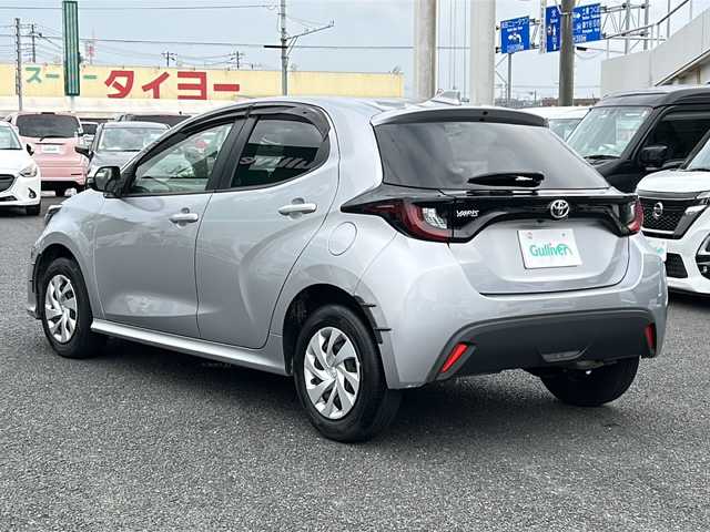 トヨタ ヤリス X 千葉県 2022(令4)年 1.9万km シルバーメタリック 6速MT/純正ディスプレイオーディオ/Bluetooth/バックカメラ/ETC/プリクラッシュセーフティー/レーントレーシングアシスト/ロードサインアシスト/LEDヘッドライト/オートハイビーム/キーレスキー/ドアバイザー/保証書/取扱説明書