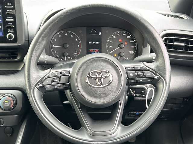 トヨタ ヤリス X 千葉県 2022(令4)年 1.9万km シルバーメタリック 6速MT/純正ディスプレイオーディオ/Bluetooth/バックカメラ/ETC/プリクラッシュセーフティー/レーントレーシングアシスト/ロードサインアシスト/LEDヘッドライト/オートハイビーム/キーレスキー/ドアバイザー/保証書/取扱説明書