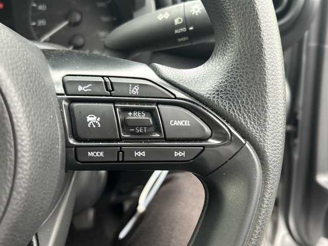 トヨタ ヤリス X 千葉県 2022(令4)年 1.9万km シルバーメタリック 6速MT/純正ディスプレイオーディオ/Bluetooth/バックカメラ/ETC/プリクラッシュセーフティー/レーントレーシングアシスト/ロードサインアシスト/LEDヘッドライト/オートハイビーム/キーレスキー/ドアバイザー/保証書/取扱説明書
