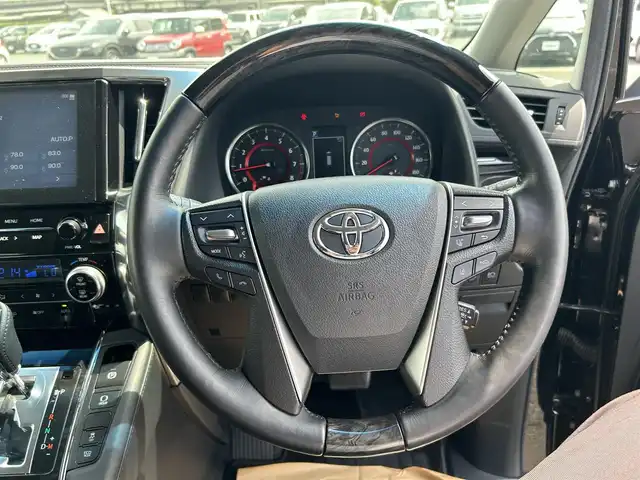 トヨタ アルファード S Cパッケージ 熊本県 2020(令2)年 4.7万km ブラック ディスプレイオーディオ/・AM/FM/USB/BT/フルセグTV/・バックカメラ/１２．１型フリップダウンモニター/トヨタセーフティセンス/・プリクラッシュセーフティ/・レーントレーシングアシスト/・クリアランスソナー/・パーキングサポートブレーキ/・ロードサインアシスト/・オートマチックハイビーム/ＴＲＤフルエアロ/レーダークルーズコントロール/パワーバックドア/両側電動スライドドア/ウッドコンビステアリング/・ステアリングヒーター/・ステアリングリモコン/前後ドライブレコーダー/ビルトインＥＴＣ2.0/黒革シート/・Dメモリシート/・D/Nパワーシート/・D/Nシートヒーター/・D/Nシートクーラー/電動パーキング/オートホールド/スマートキー/スペアキー/プッシュスタート/社外フロアマット/純正ドアバイザー/純正アルミホイール