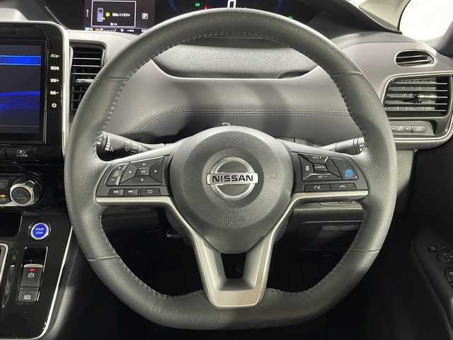 日産 セレナ e－パワー ハイウェイスター V 広島県 2021(令3)年 2.7万km ブリリアントホワイトパール 2トーン 純正１０型ナビ/純正後席フリップダウンモニター/アラウンドビューモニター/インテリジェントルームミラー/ブラインドスポットモニター/プロパイロット/ドラレコ/ＥＴＣ/オートマチックハイビーム/LEDヘッドライト/フォグランプ/レーンキープ/衝突軽減/踏み間違い防止/純正16インチアルミホイール(195/60/R16)/エアバッグ(運転席/助手席/サイド/カーテン)
