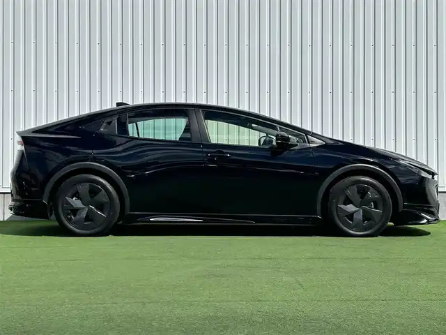 トヨタ プリウス U 香川県 2023(令5)年 2.4万km アティチュードブラックマイカ 純正オーディオ/→AM/FM/Bluetooth/フルセグTV/モデリスタエアロ/バックカメラ/レーダークルーズコントロール/レーンキープアシスト/ビルトイン2.0ETC/オートハイビーム/LEDヘッドライト/シートヒーター/純正フロアマット/ステアリングスイッチ/革巻きステアリング/プッシュスタート/スマートキー/コーナーセンサー/前後ドライブレコーダー