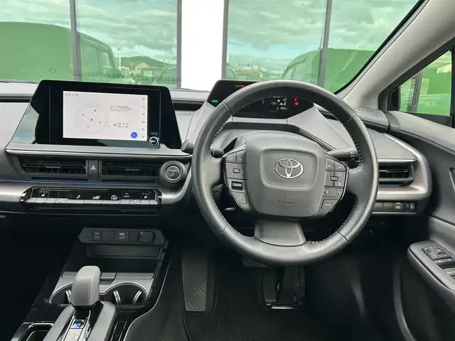 トヨタ プリウス U 香川県 2023(令5)年 2.4万km アティチュードブラックマイカ 純正オーディオ/→AM/FM/Bluetooth/フルセグTV/モデリスタエアロ/バックカメラ/レーダークルーズコントロール/レーンキープアシスト/ビルトイン2.0ETC/オートハイビーム/LEDヘッドライト/シートヒーター/純正フロアマット/ステアリングスイッチ/革巻きステアリング/プッシュスタート/スマートキー/コーナーセンサー/前後ドライブレコーダー