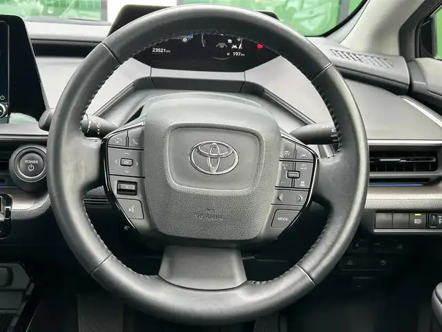 トヨタ プリウス U 香川県 2023(令5)年 2.4万km アティチュードブラックマイカ 純正オーディオ/→AM/FM/Bluetooth/フルセグTV/モデリスタエアロ/バックカメラ/レーダークルーズコントロール/レーンキープアシスト/ビルトイン2.0ETC/オートハイビーム/LEDヘッドライト/シートヒーター/純正フロアマット/ステアリングスイッチ/革巻きステアリング/プッシュスタート/スマートキー/コーナーセンサー/前後ドライブレコーダー