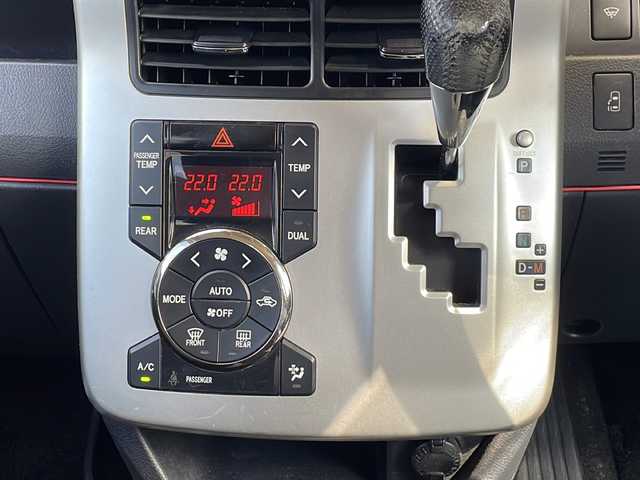 トヨタ ヴォクシー ZS 煌 静岡県 2011(平23)年 13.4万km ホワイトパールクリスタルシャイン ナビ機能/FM/AM/USB/ipod/SD/Bluetooth/ワンセグ/CD/DVD/主要装備/・ドライブレコーダー　/・パドルシフト　/・スマートキー　/・ＥＴＣ　/・ステアリングリモコン　/・両側パワースライドドア　/・オートライト　/・スペアキ/・プッシュスタート　/・４ＷＤ　/・センターデフロック　/・社外アルミホイール　/・社外フロアマット/・盗難防止システム
