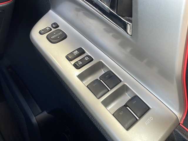 トヨタ ヴォクシー ZS 煌 静岡県 2011(平23)年 13.4万km ホワイトパールクリスタルシャイン ナビ機能/FM/AM/USB/ipod/SD/Bluetooth/ワンセグ/CD/DVD/主要装備/・ドライブレコーダー　/・パドルシフト　/・スマートキー　/・ＥＴＣ　/・ステアリングリモコン　/・両側パワースライドドア　/・オートライト　/・スペアキ/・プッシュスタート　/・４ＷＤ　/・センターデフロック　/・社外アルミホイール　/・社外フロアマット/・盗難防止システム