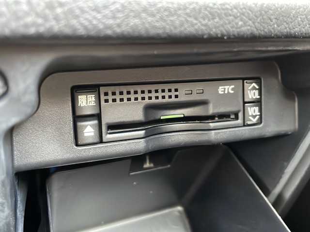 トヨタ ヴォクシー ZS 煌 静岡県 2011(平23)年 13.4万km ホワイトパールクリスタルシャイン ナビ機能/FM/AM/USB/ipod/SD/Bluetooth/ワンセグ/CD/DVD/主要装備/・ドライブレコーダー　/・パドルシフト　/・スマートキー　/・ＥＴＣ　/・ステアリングリモコン　/・両側パワースライドドア　/・オートライト　/・スペアキ/・プッシュスタート　/・４ＷＤ　/・センターデフロック　/・社外アルミホイール　/・社外フロアマット/・盗難防止システム