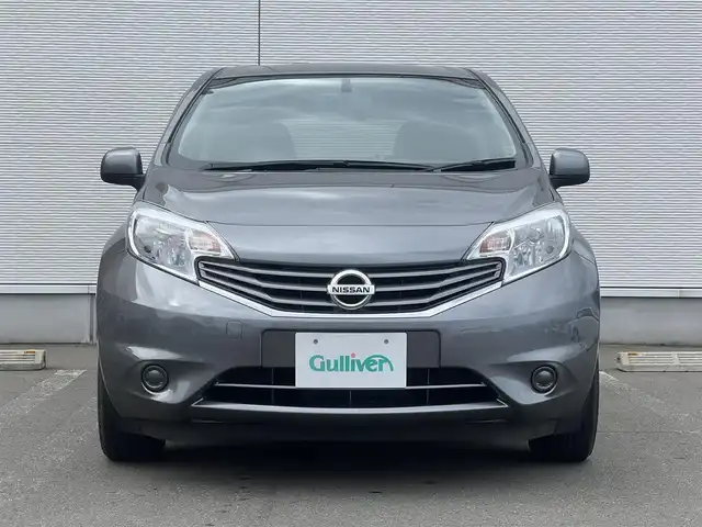 日産 ノート X FOUR 秋田県 2013(平25)年 2.8万km ダークメタルグレー ４WD/純正オーディオ（AM/FM/CD）/社外14インチアルミ（夏タイヤ装着）/スマートキー/プッシュスタート/純正フロアマット/純正ドアバイザー/パワーステアリング/パワーウィンドウ/ヘッドライトレベライザー/盗難防止装置/寒冷地仕様/電動格納ミラー/キーレスエントリー/保証書/取扱説明書/記録簿/スペアキー1本有