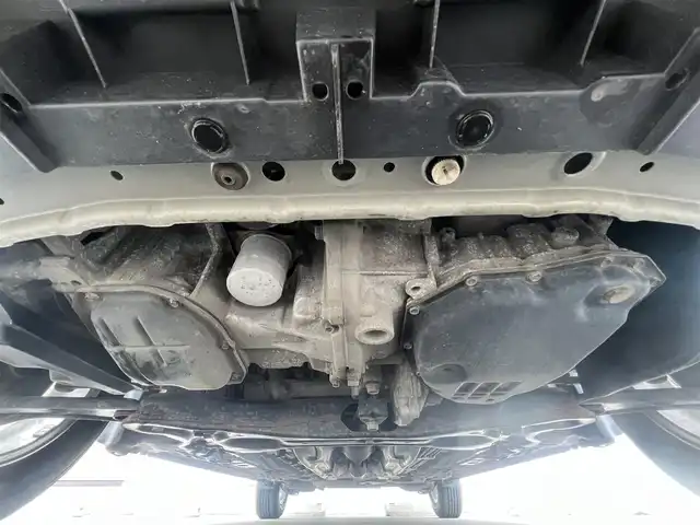 日産 ノート X FOUR 秋田県 2013(平25)年 2.8万km ダークメタルグレー ４WD/純正オーディオ（AM/FM/CD）/社外14インチアルミ（夏タイヤ装着）/スマートキー/プッシュスタート/純正フロアマット/純正ドアバイザー/パワーステアリング/パワーウィンドウ/ヘッドライトレベライザー/盗難防止装置/寒冷地仕様/電動格納ミラー/キーレスエントリー/保証書/取扱説明書/記録簿/スペアキー1本有