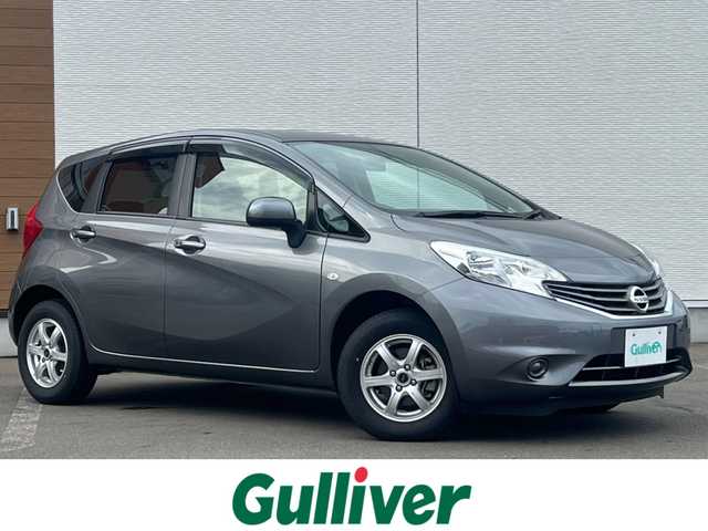 日産 ノート X FOUR 秋田県 2013(平25)年 2.8万km ダークメタルグレー ４WD/純正オーディオ（AM/FM/CD）/社外14インチアルミ（夏タイヤ装着）/スマートキー/プッシュスタート/純正フロアマット/純正ドアバイザー/パワーステアリング/パワーウィンドウ/ヘッドライトレベライザー/盗難防止装置/寒冷地仕様/電動格納ミラー/キーレスエントリー/保証書/取扱説明書/記録簿/スペアキー1本有