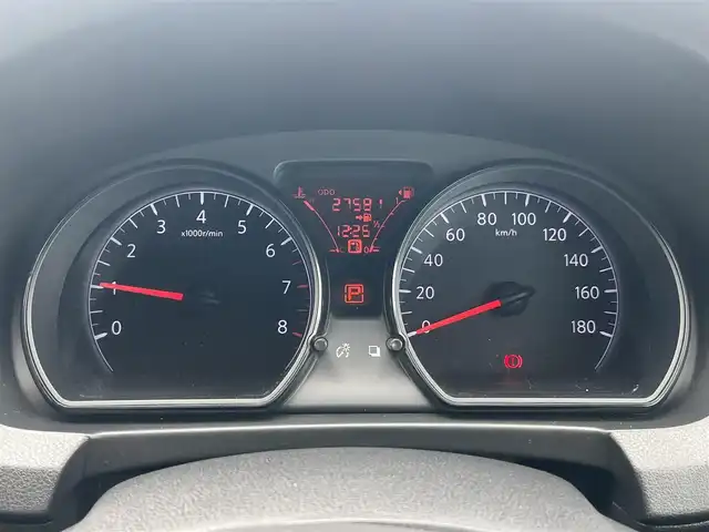 日産 ノート X FOUR 秋田県 2013(平25)年 2.8万km ダークメタルグレー ４WD/純正オーディオ（AM/FM/CD）/社外14インチアルミ（夏タイヤ装着）/スマートキー/プッシュスタート/純正フロアマット/純正ドアバイザー/パワーステアリング/パワーウィンドウ/ヘッドライトレベライザー/盗難防止装置/寒冷地仕様/電動格納ミラー/キーレスエントリー/保証書/取扱説明書/記録簿/スペアキー1本有