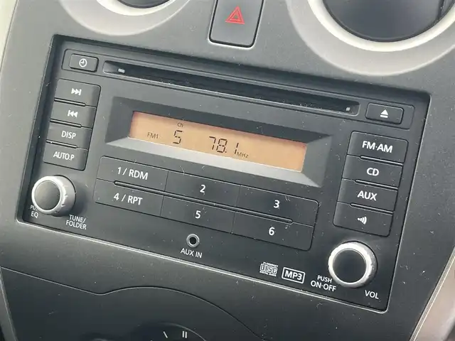 日産 ノート X FOUR 秋田県 2013(平25)年 2.8万km ダークメタルグレー ４WD/純正オーディオ（AM/FM/CD）/社外14インチアルミ（夏タイヤ装着）/スマートキー/プッシュスタート/純正フロアマット/純正ドアバイザー/パワーステアリング/パワーウィンドウ/ヘッドライトレベライザー/盗難防止装置/寒冷地仕様/電動格納ミラー/キーレスエントリー/保証書/取扱説明書/記録簿/スペアキー1本有