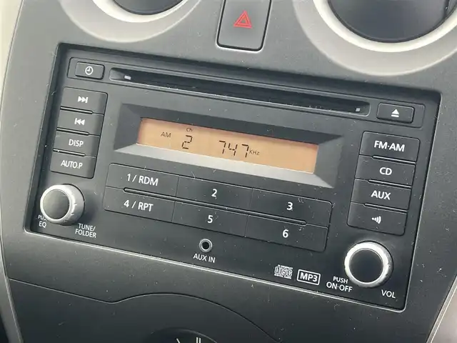 日産 ノート X FOUR 秋田県 2013(平25)年 2.8万km ダークメタルグレー ４WD/純正オーディオ（AM/FM/CD）/社外14インチアルミ（夏タイヤ装着）/スマートキー/プッシュスタート/純正フロアマット/純正ドアバイザー/パワーステアリング/パワーウィンドウ/ヘッドライトレベライザー/盗難防止装置/寒冷地仕様/電動格納ミラー/キーレスエントリー/保証書/取扱説明書/記録簿/スペアキー1本有