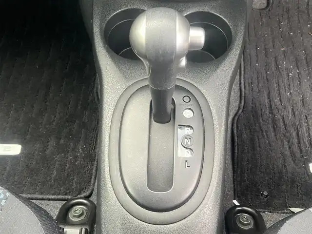 日産 ノート X FOUR 秋田県 2013(平25)年 2.8万km ダークメタルグレー ４WD/純正オーディオ（AM/FM/CD）/社外14インチアルミ（夏タイヤ装着）/スマートキー/プッシュスタート/純正フロアマット/純正ドアバイザー/パワーステアリング/パワーウィンドウ/ヘッドライトレベライザー/盗難防止装置/寒冷地仕様/電動格納ミラー/キーレスエントリー/保証書/取扱説明書/記録簿/スペアキー1本有