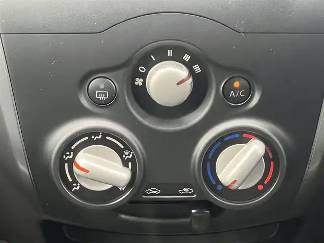 日産 ノート X FOUR 秋田県 2013(平25)年 2.8万km ダークメタルグレー ４WD/純正オーディオ（AM/FM/CD）/社外14インチアルミ（夏タイヤ装着）/スマートキー/プッシュスタート/純正フロアマット/純正ドアバイザー/パワーステアリング/パワーウィンドウ/ヘッドライトレベライザー/盗難防止装置/寒冷地仕様/電動格納ミラー/キーレスエントリー/保証書/取扱説明書/記録簿/スペアキー1本有